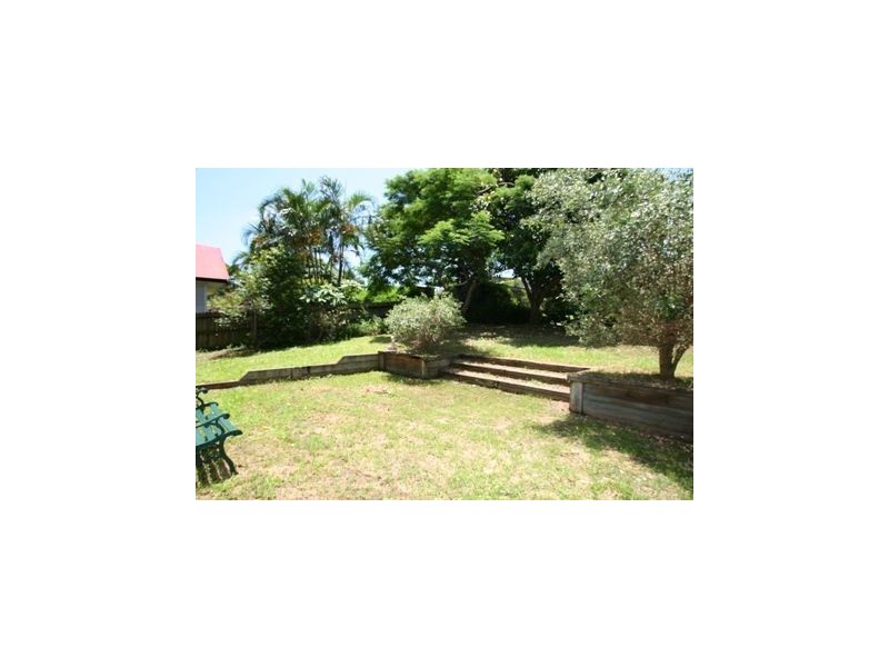 12 Wyeth Street, Wynnum QLD 4178