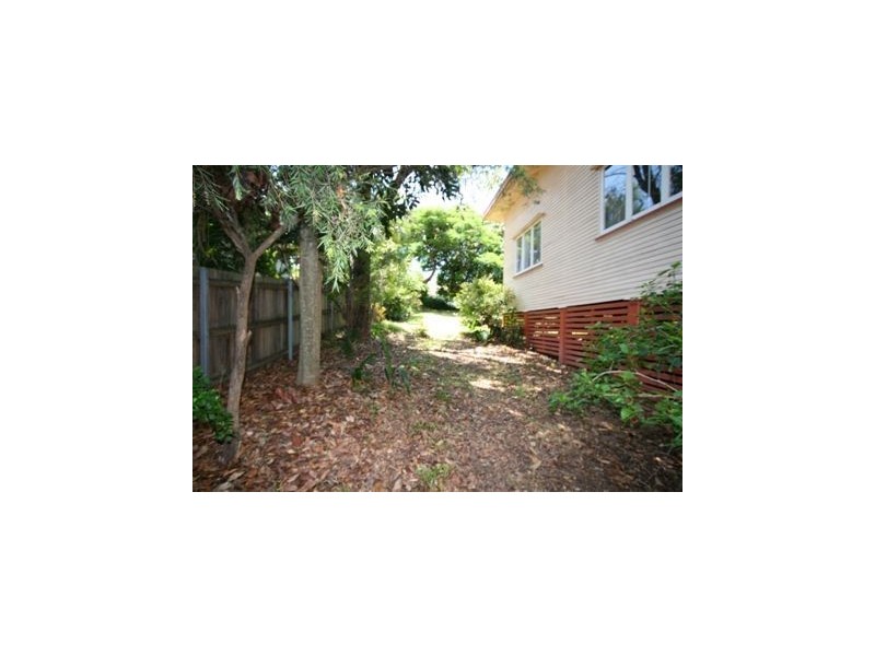 12 Wyeth Street, Wynnum QLD 4178