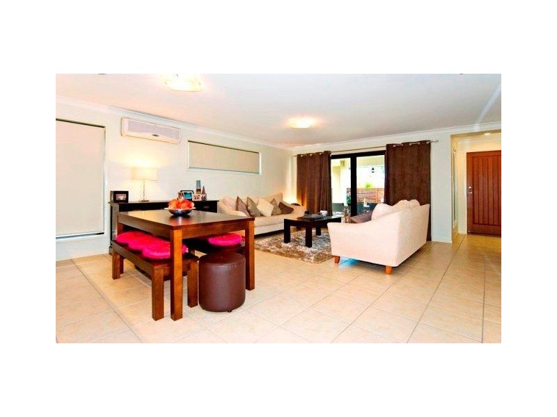 6 Daphne Place, Wakerley QLD 4154