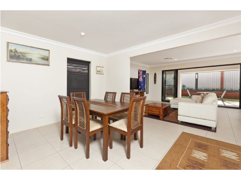 9 Chipping Close, Wakerley QLD 4154