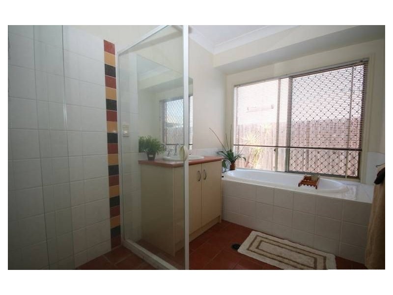 28 Fennessy Close, Wakerley QLD 4154