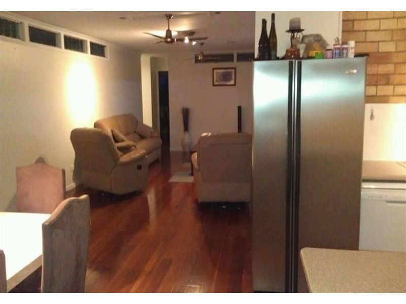 220 Gordon Parade, Manly QLD 4179