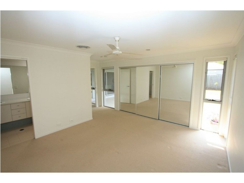 59 Torrens Close, Wakerley QLD 4154