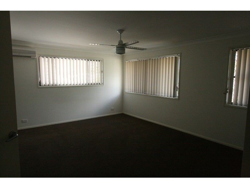 27 Rymera Crescent, Gumdale QLD 4154