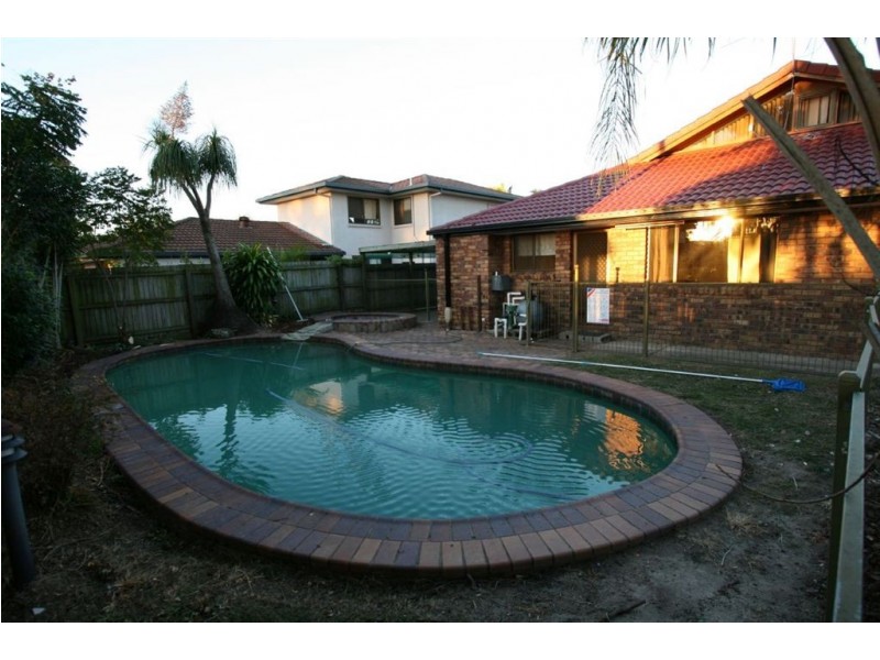 27 Risdon Street, Carindale QLD 4152