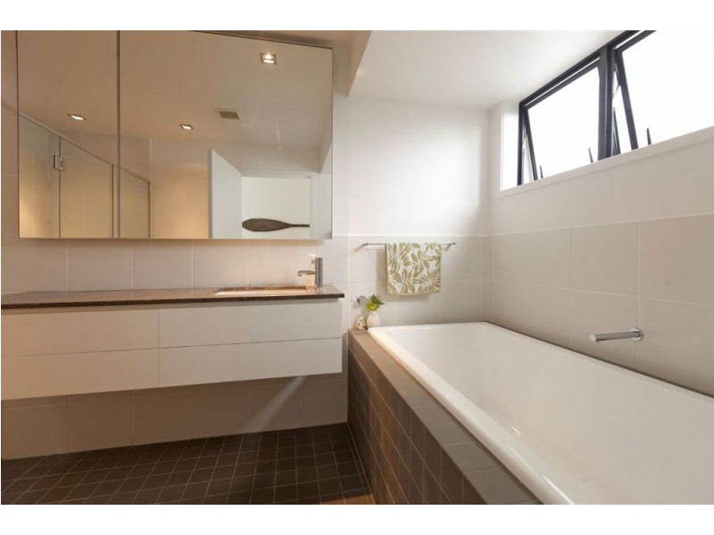 3 Dock Lane, Bulimba QLD 4171