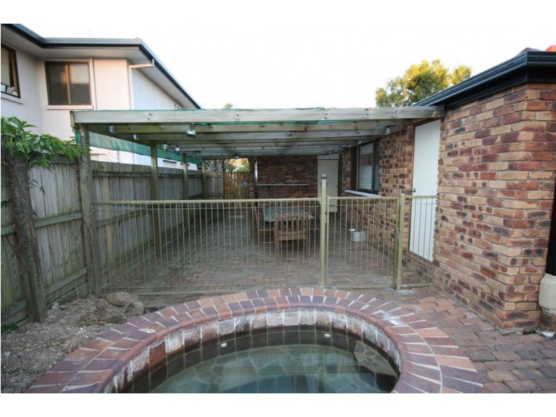 27 Risdon Street, Carindale QLD 4152