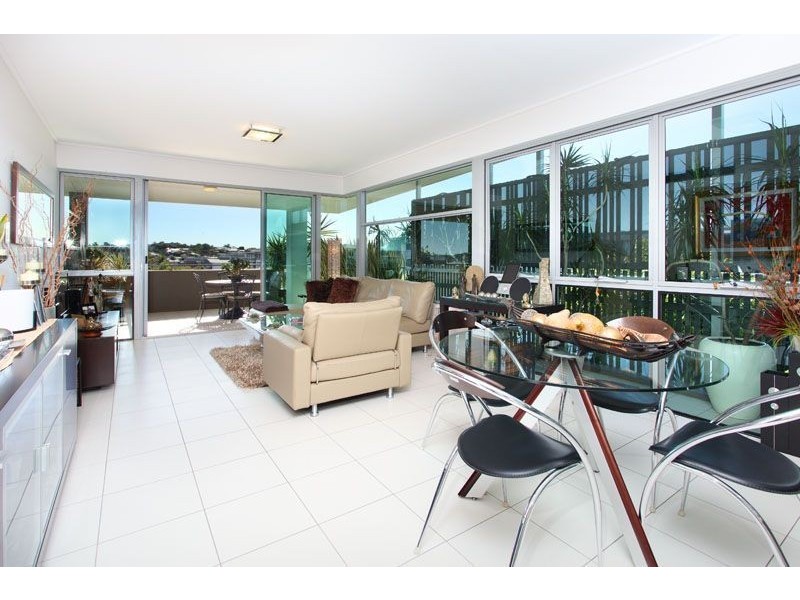 336/16 Waterline Crescent, Bulimba QLD 4171