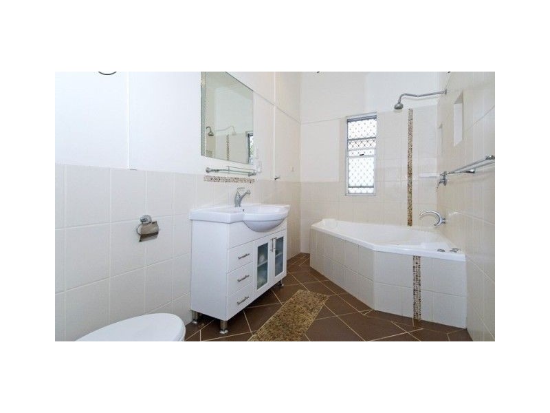 16 Manly Road, Manly QLD 4179