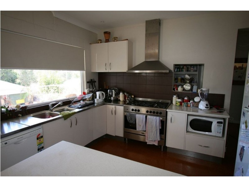 27 Bethania Street, Lota QLD 4179