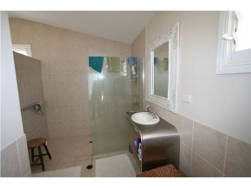 27 Bethania Street, Lota QLD 4179