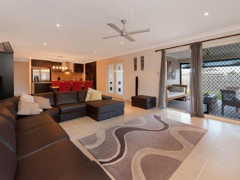 1 Brushbox Place, Wakerley QLD 4154