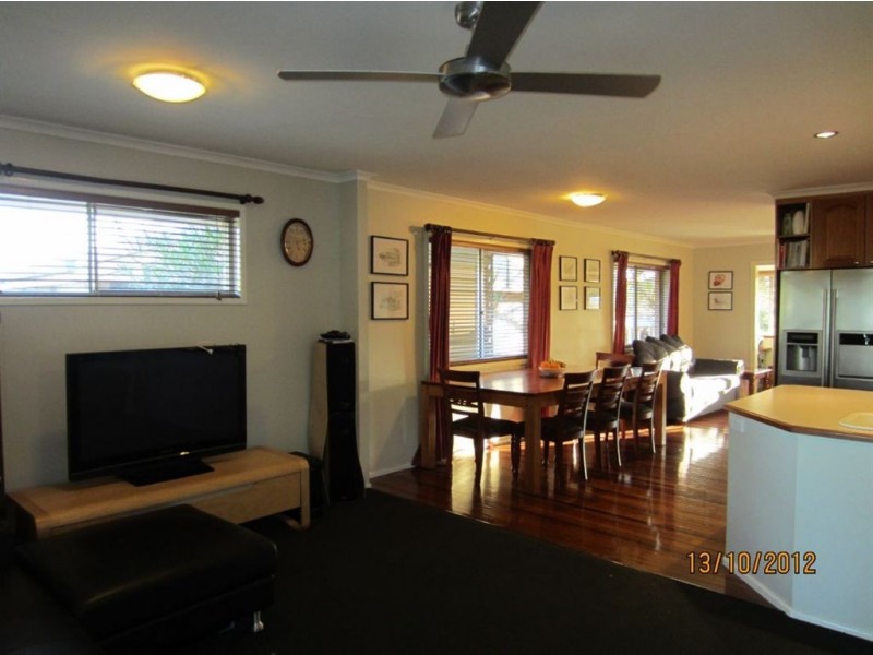 15 Glenjustins Street, Wynnum West QLD 4178