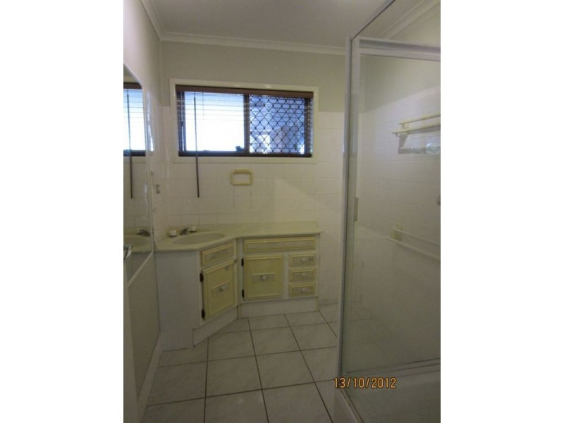 15 Glenjustins Street, Wynnum West QLD 4178