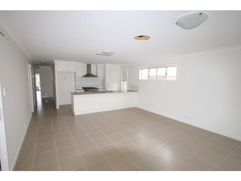 8 Bailey Street, Wakerley QLD 4154