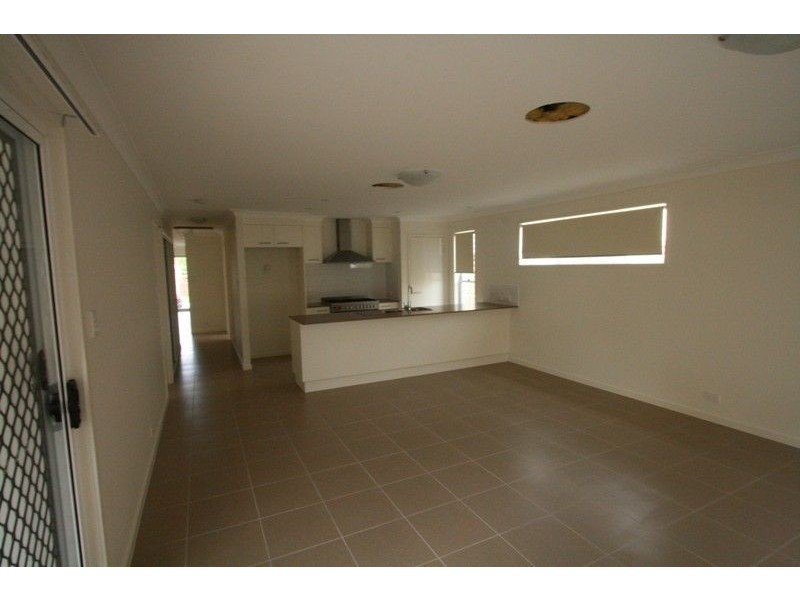 8 Bailey Street, Wakerley QLD 4154