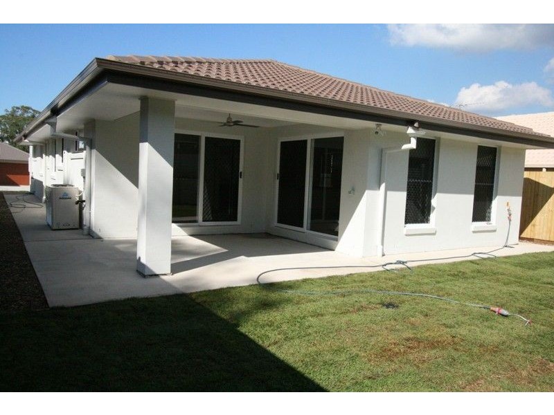8 Bailey Street, Wakerley QLD 4154