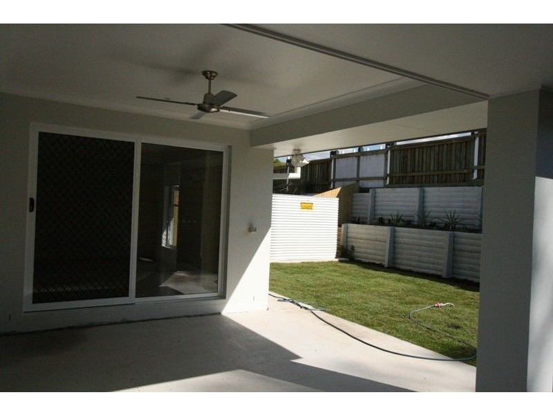 8 Bailey Street, Wakerley QLD 4154