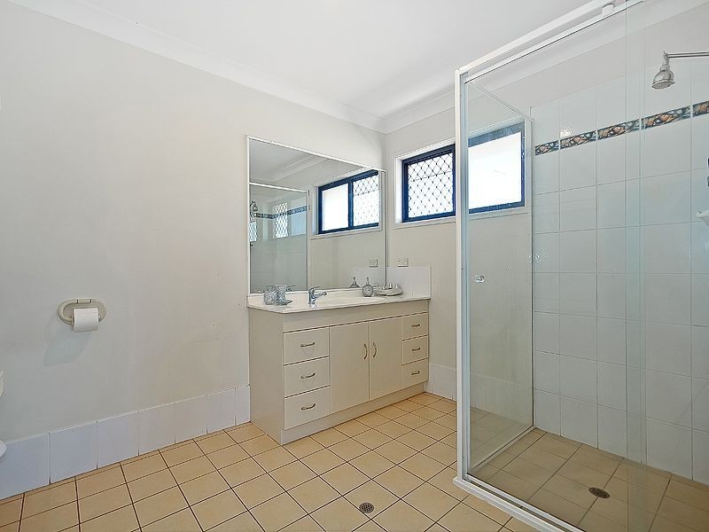 40 Ivy Crescent, Wakerley QLD 4154