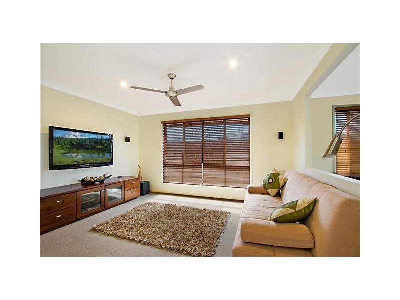 1 Luigina Close, Wakerley QLD 4154