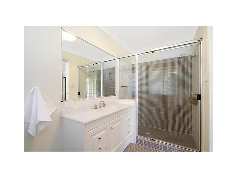 1 Luigina Close, Wakerley QLD 4154