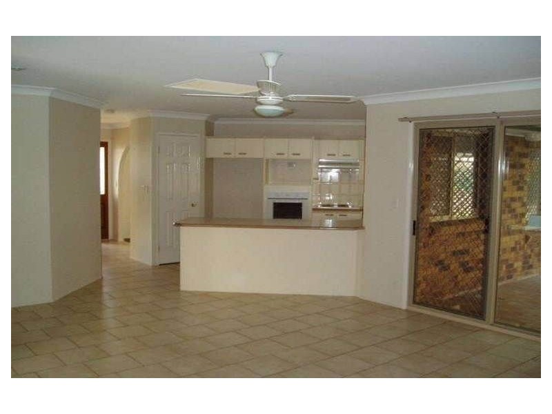 32 Plaza Street, Wynnum West QLD 4178