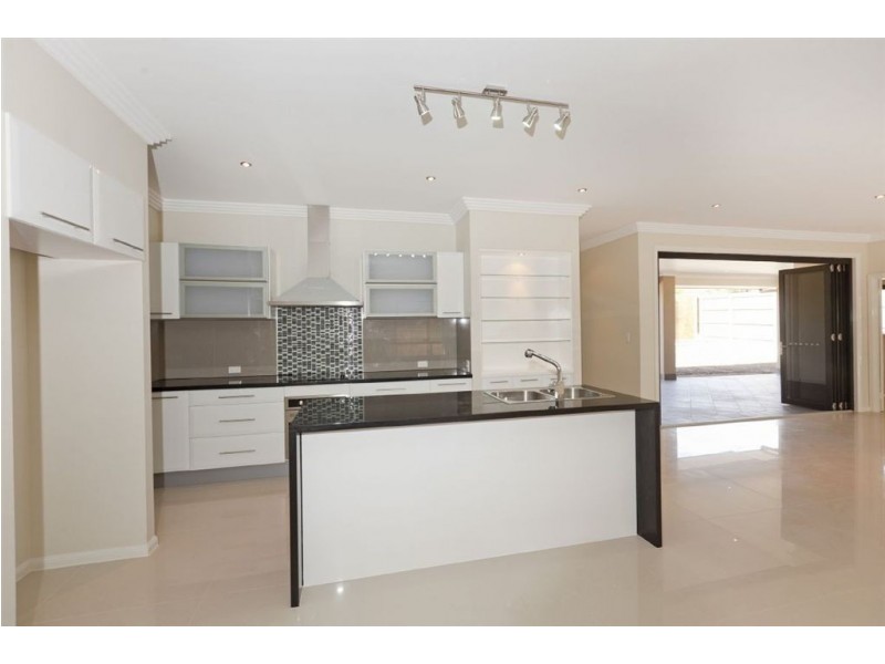 4 Habitat Drive, Wakerley QLD 4154