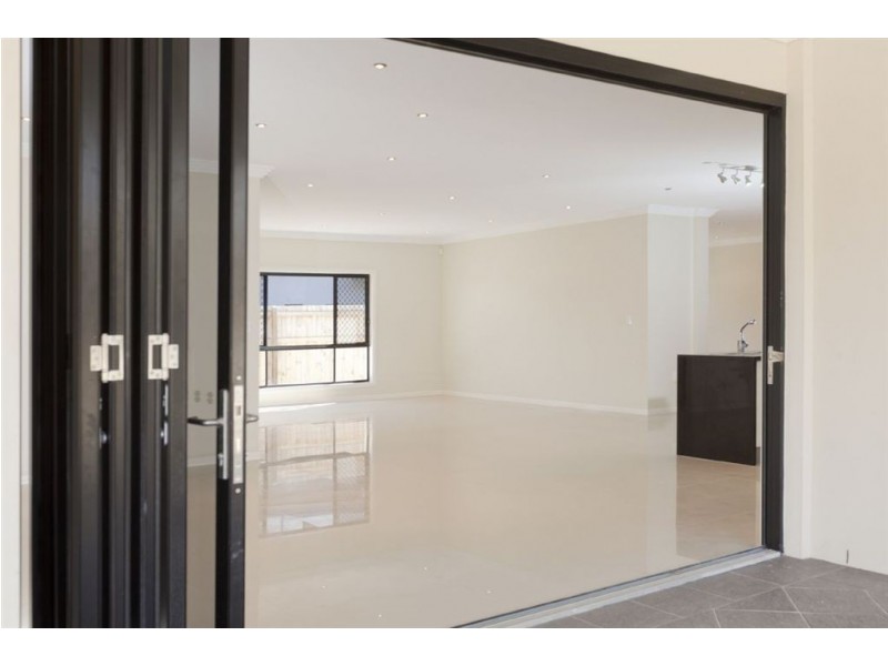 4 Habitat Drive, Wakerley QLD 4154