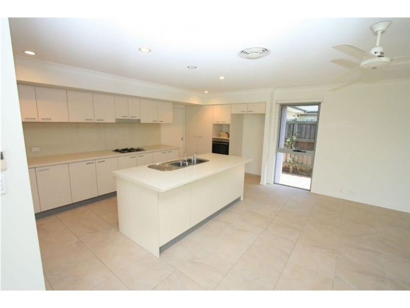 59 Torrens Crescent, Wakerley QLD 4154