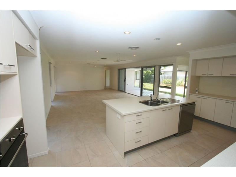 59 Torrens Crescent, Wakerley QLD 4154