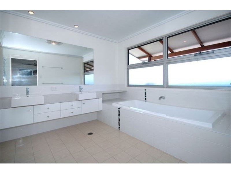 8 Habitat Drive, Wakerley QLD 4154