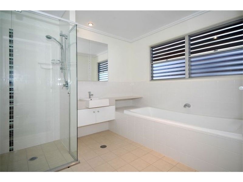 8 Habitat Drive, Wakerley QLD 4154