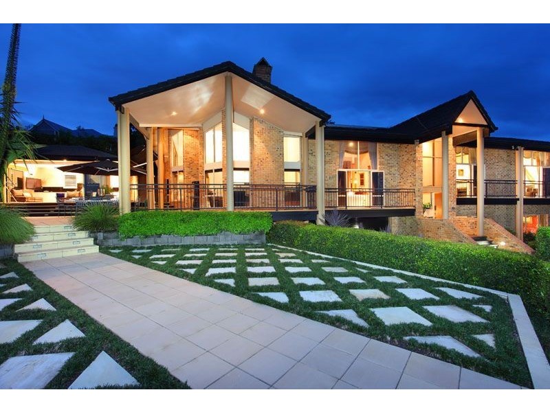 30 Corniche Place, Brookfield QLD 4069