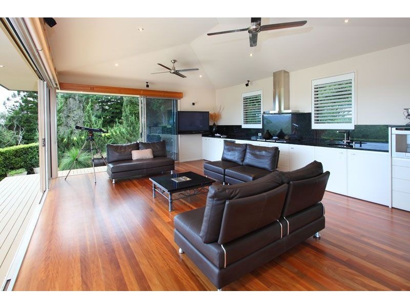 30 Corniche Place, Brookfield QLD 4069