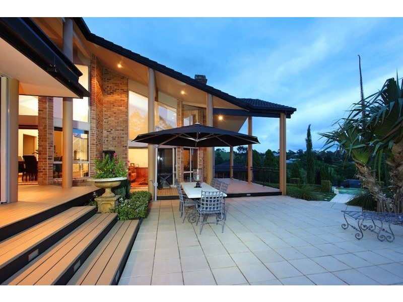 30 Corniche Place, Brookfield QLD 4069