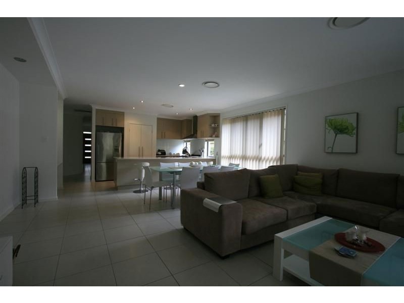 25 Worchester Crescent, Wakerley QLD 4154