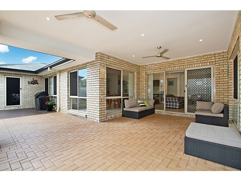 9 Red Gum Crescent, Wakerley QLD 4154