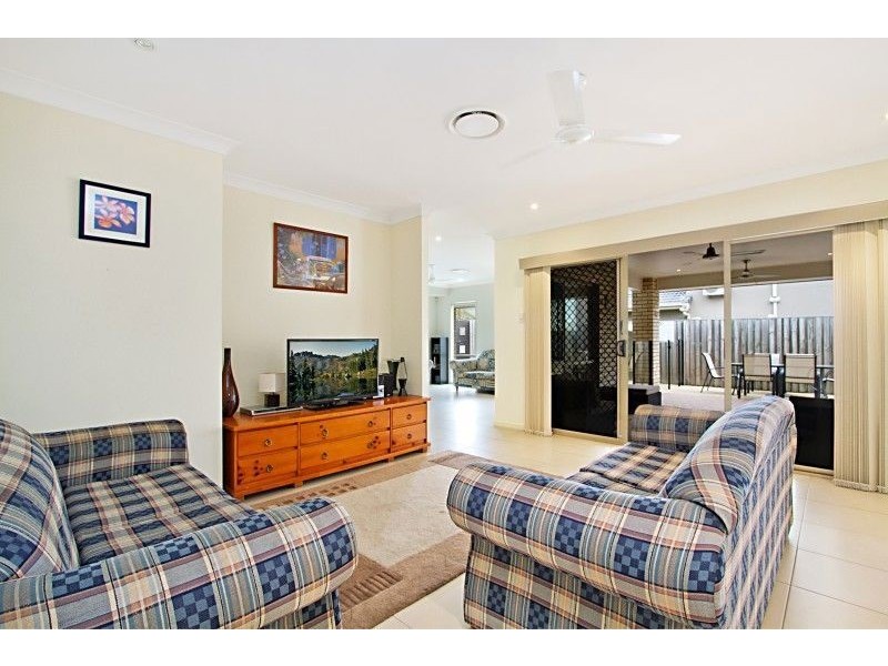 9 Red Gum Crescent, Wakerley QLD 4154