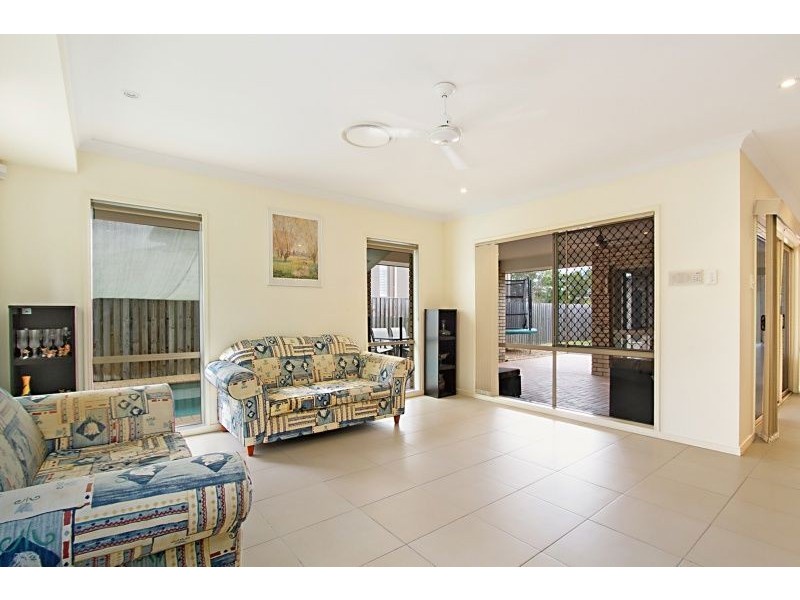 9 Red Gum Crescent, Wakerley QLD 4154
