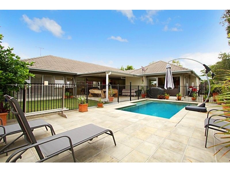18 Hawksbury Crescent, Wakerley QLD 4154
