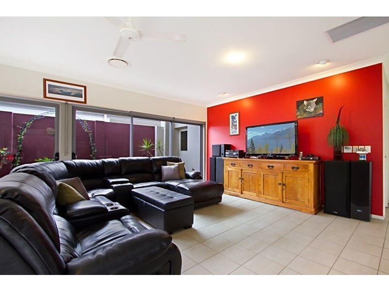 18 Hawksbury Crescent, Wakerley QLD 4154