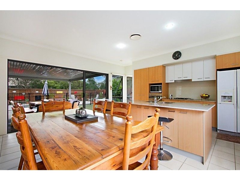 18 Hawksbury Crescent, Wakerley QLD 4154