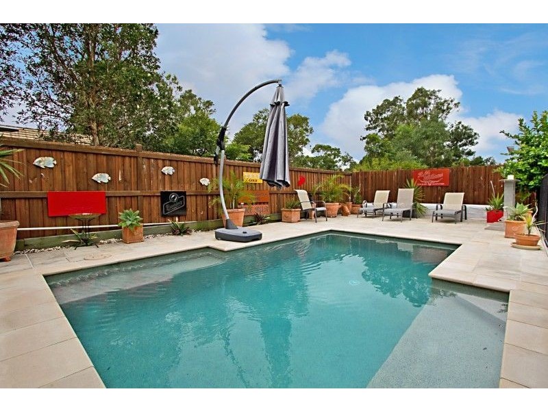 18 Hawksbury Crescent, Wakerley QLD 4154