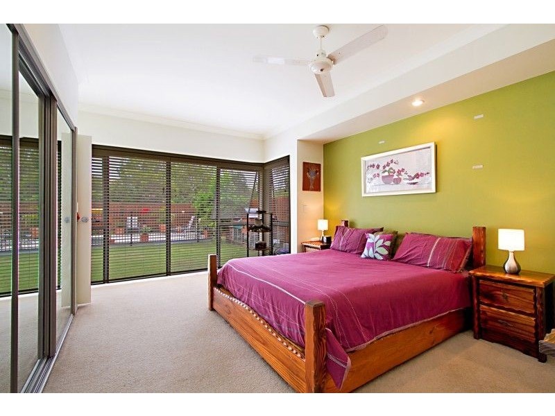 18 Hawksbury Crescent, Wakerley QLD 4154