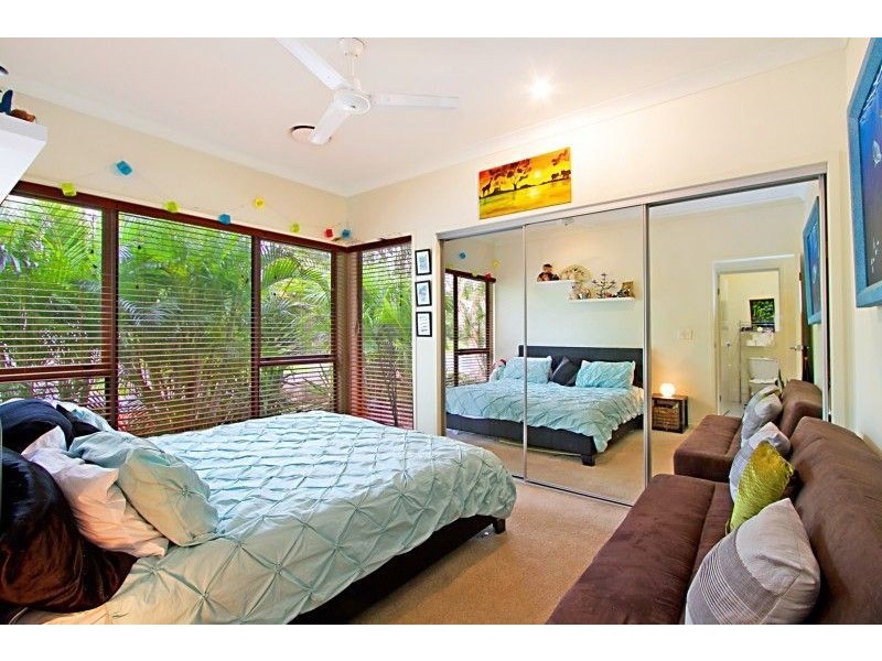 18 Hawksbury Crescent, Wakerley QLD 4154