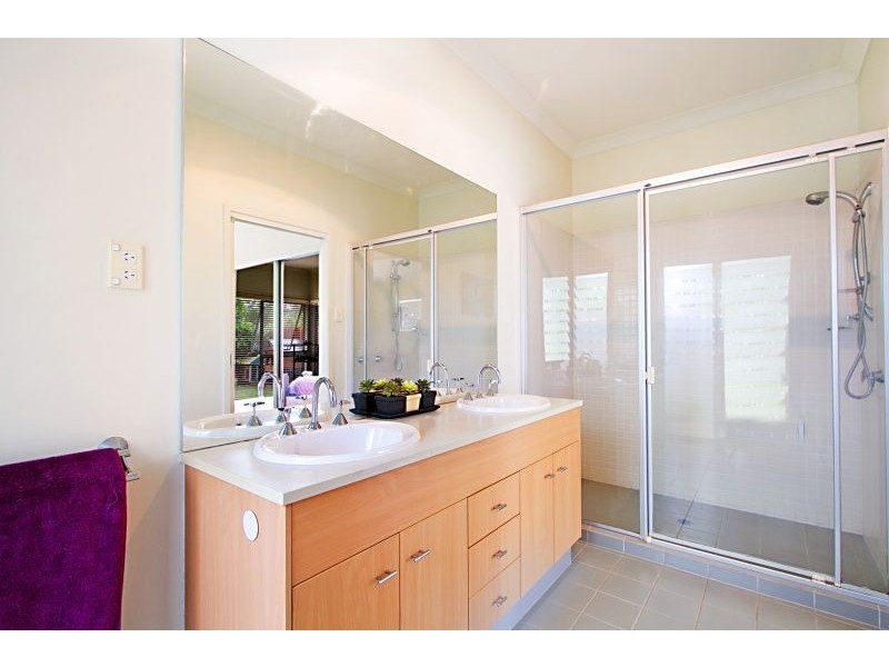 18 Hawksbury Crescent, Wakerley QLD 4154
