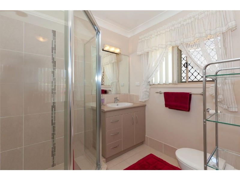 4 Jessielea Street, Wynnum West QLD 4178