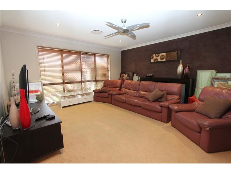 15 Charles Place, Manly West QLD 4179