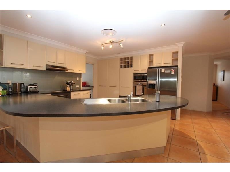 15 Charles Place, Manly West QLD 4179