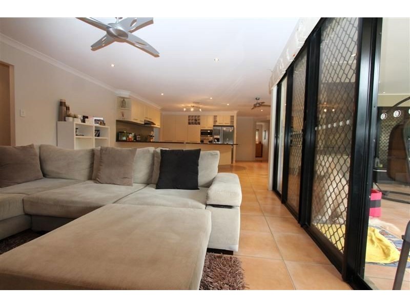 15 Charles Place, Manly West QLD 4179